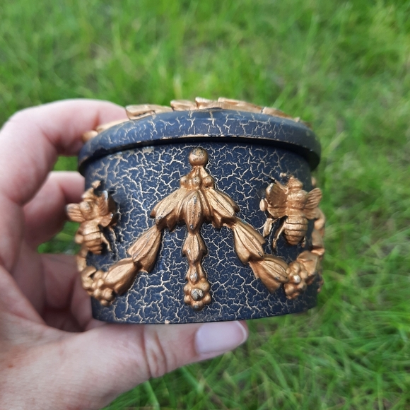 Small Round Gold Metallic 3D Bee Trinket Box - Picture 5 of 10